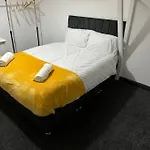 Contractors, Groups 4xbedrooms 5xdouble Beds, Close To Free Parking Sleeps X 10 Wifi ,netflix,lgi Check Reviwz Semesterbostad *