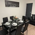 Semesterbostad Contractors, Groups 4xbedrooms 5xdouble Beds, Close To Free Parking Sleeps X 10 Wifi ,netflix,lgi Check Reviwz Leeds (West Yorkshire)