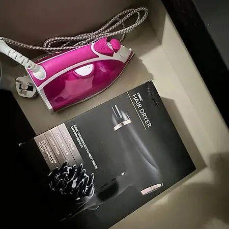 Semesterbostad Contractors, Groups 4xbedrooms 5xdouble Beds, Close To Free Parking Sleeps X 10 Wifi ,netflix,lgi Check Reviwz