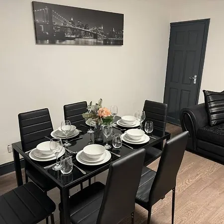 Prázdninový dům Contractors, Groups 4xbedrooms 5xdouble Beds, Close To Free Parking Sleeps X 10 Wifi ,netflix,lgi Check Reviwz Leeds (West Yorkshire)
