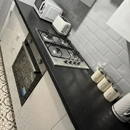 Contractors, Groups 4xbedrooms 5xdouble Beds, Close To Free Parking Sleeps X 10 Wifi ,netflix,lgi Check Reviwz * Leeds (West Yorkshire)