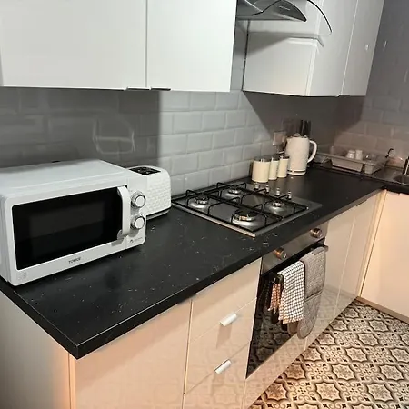 Contractors, Groups 4xbedrooms 5xdouble Beds, Close To Free Parking Sleeps X 10 Wifi ,netflix,lgi Check Reviwz Leeds (West Yorkshire)