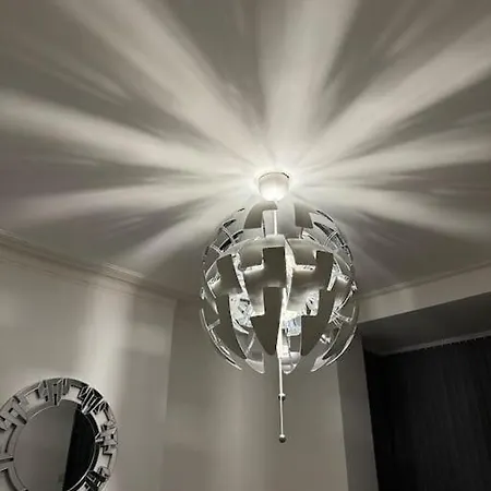 Contractors, Groups 4xbedrooms 5xdouble Beds, Close To Free Parking Sleeps X 10 Wifi ,netflix,lgi Check Reviwz *