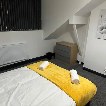 Contractors, Groups 4xbedrooms 5xdouble Beds, Close To Free Parking Sleeps X 10 Wifi ,netflix,lgi Check Reviwz * Leeds (West Yorkshire)