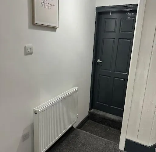 Contractors, Groups 4xbedrooms 5xdouble Beds, Close To Free Parking Sleeps X 10 Wifi ,netflix,lgi Check Reviwz *