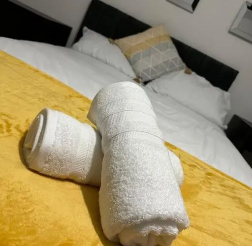 Contractors, Groups 4xbedrooms 5xdouble Beds, Close To Free Parking Sleeps X 10 Wifi ,netflix,lgi Check Reviwz Semesterbostad