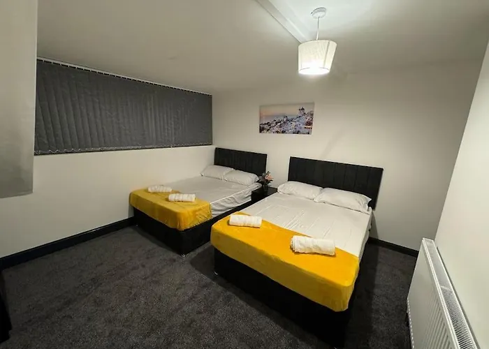 Tatil Evi Contractors, Groups 4xbedrooms 5xdouble Beds, Close To Free Parking Sleeps X 10 Wifi ,netflix,lgi Check Reviwz *