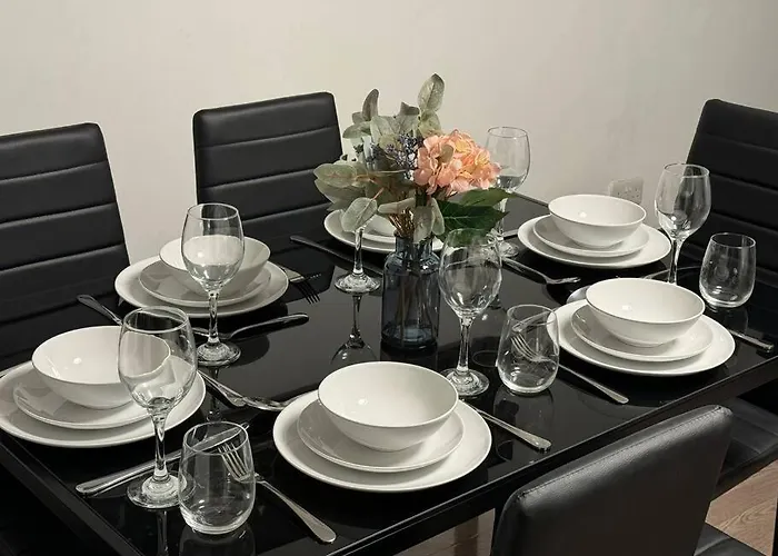 Contractors, Groups 4xbedrooms 5xdouble Beds, Close To Free Parking Sleeps X 10 Wifi ,netflix,lgi Check Reviwz