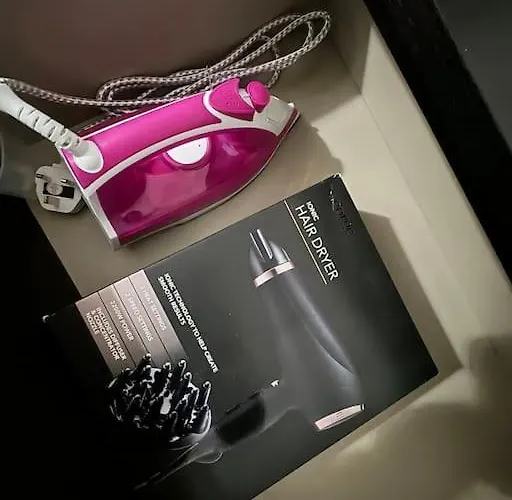 Semesterbostad Contractors, Groups 4xbedrooms 5xdouble Beds, Close To Free Parking Sleeps X 10 Wifi ,netflix,lgi Check Reviwz