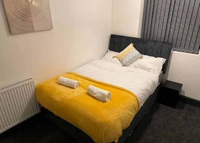 Contractors, Groups 4xbedrooms 5xdouble Beds, Close To Free Parking Sleeps X 10 Wifi ,netflix,lgi Check Reviwz Leeds (West Yorkshire)