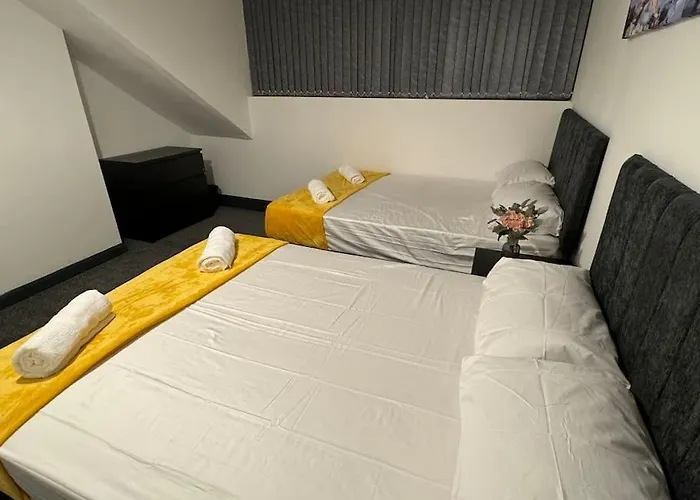 Contractors, Groups 4xbedrooms 5xdouble Beds, Close To Free Parking Sleeps X 10 Wifi ,netflix,lgi Check Reviwz *