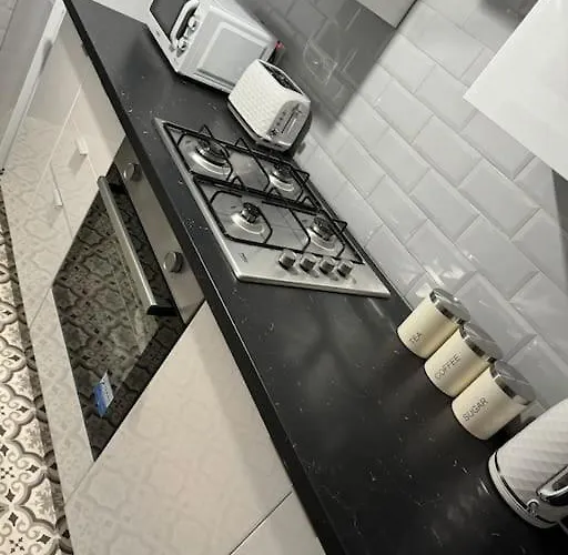 Contractors, Groups 4xbedrooms 5xdouble Beds, Close To Free Parking Sleeps X 10 Wifi ,netflix,lgi Check Reviwz * Leeds (West Yorkshire)