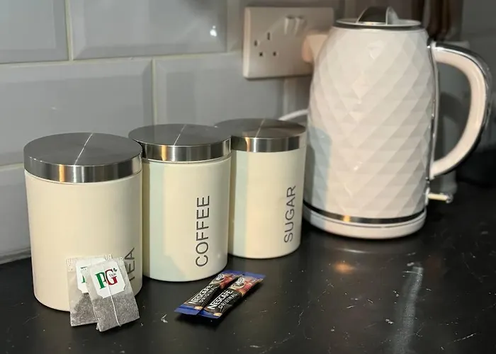 Contractors, Groups 4xbedrooms 5xdouble Beds, Close To Free Parking Sleeps X 10 Wifi ,netflix,lgi Check Reviwz Semesterbostad Leeds (West Yorkshire)