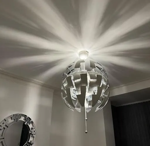 Contractors, Groups 4xbedrooms 5xdouble Beds, Close To Free Parking Sleeps X 10 Wifi ,netflix,lgi Check Reviwz *