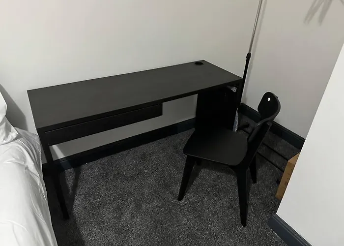 Contractors, Groups 4xbedrooms 5xdouble Beds, Close To Free Parking Sleeps X 10 Wifi ,netflix,lgi Check Reviwz Semesterbostad *