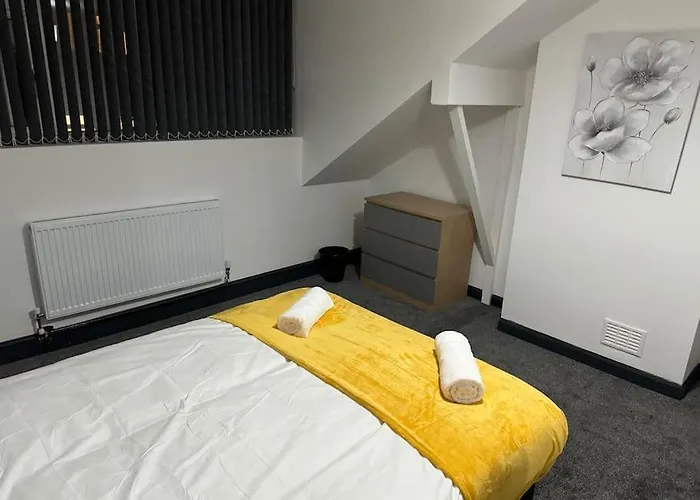 Contractors, Groups 4xbedrooms 5xdouble Beds, Close To Free Parking Sleeps X 10 Wifi ,netflix,lgi Check Reviwz * Leeds (West Yorkshire)